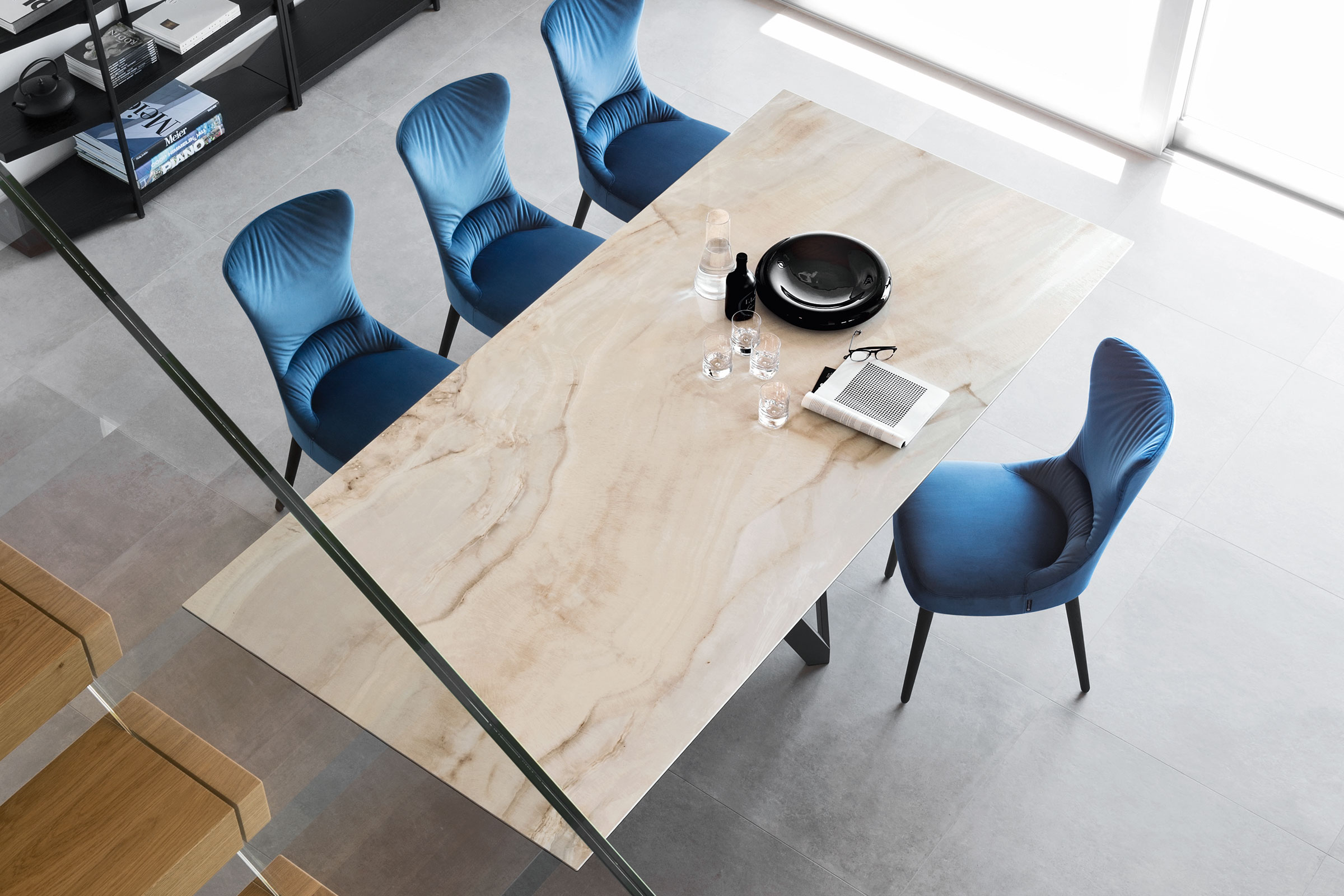 Calligaris cartesio GeometricPedestalBase Table Medium • Seats 8