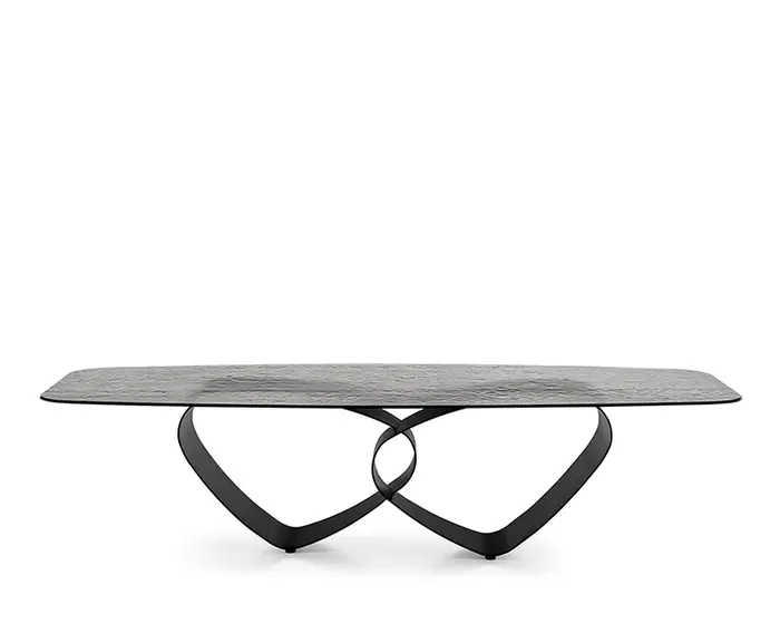 Saint Tropez: Stackable chair with plastic shell and metal base
