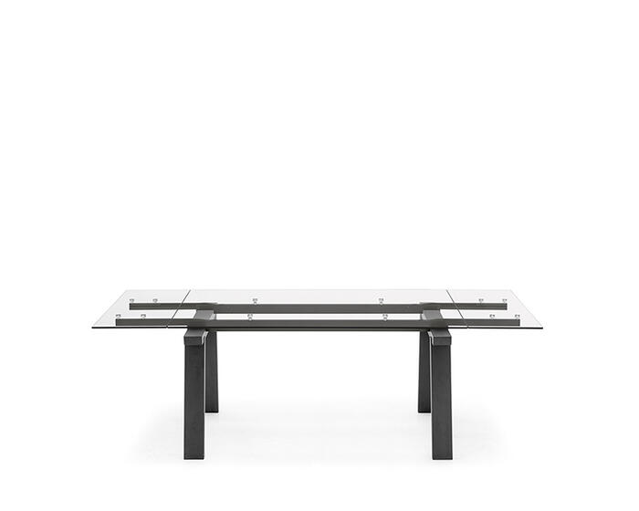 Levante: Glass extendable table with wooden legs | Calligaris