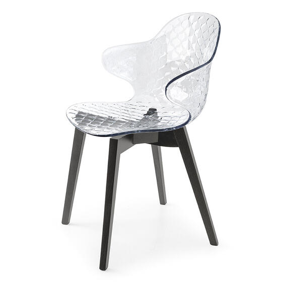 Saint Tropez: Chair with plastic shell and wooden base