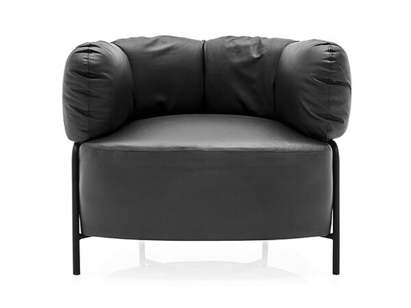 Quadrotta: Upholstered armchair with metal frame | Calligaris