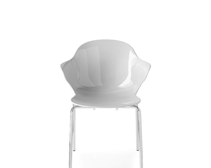 Saint Tropez: Stackable chair with plastic shell and metal base