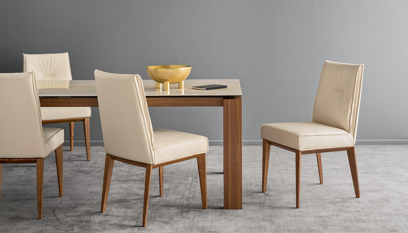 みさみさ Calligaris ISOLA chair Romy: Chair with plush seat and wooden base | Calligaris Toronto Store