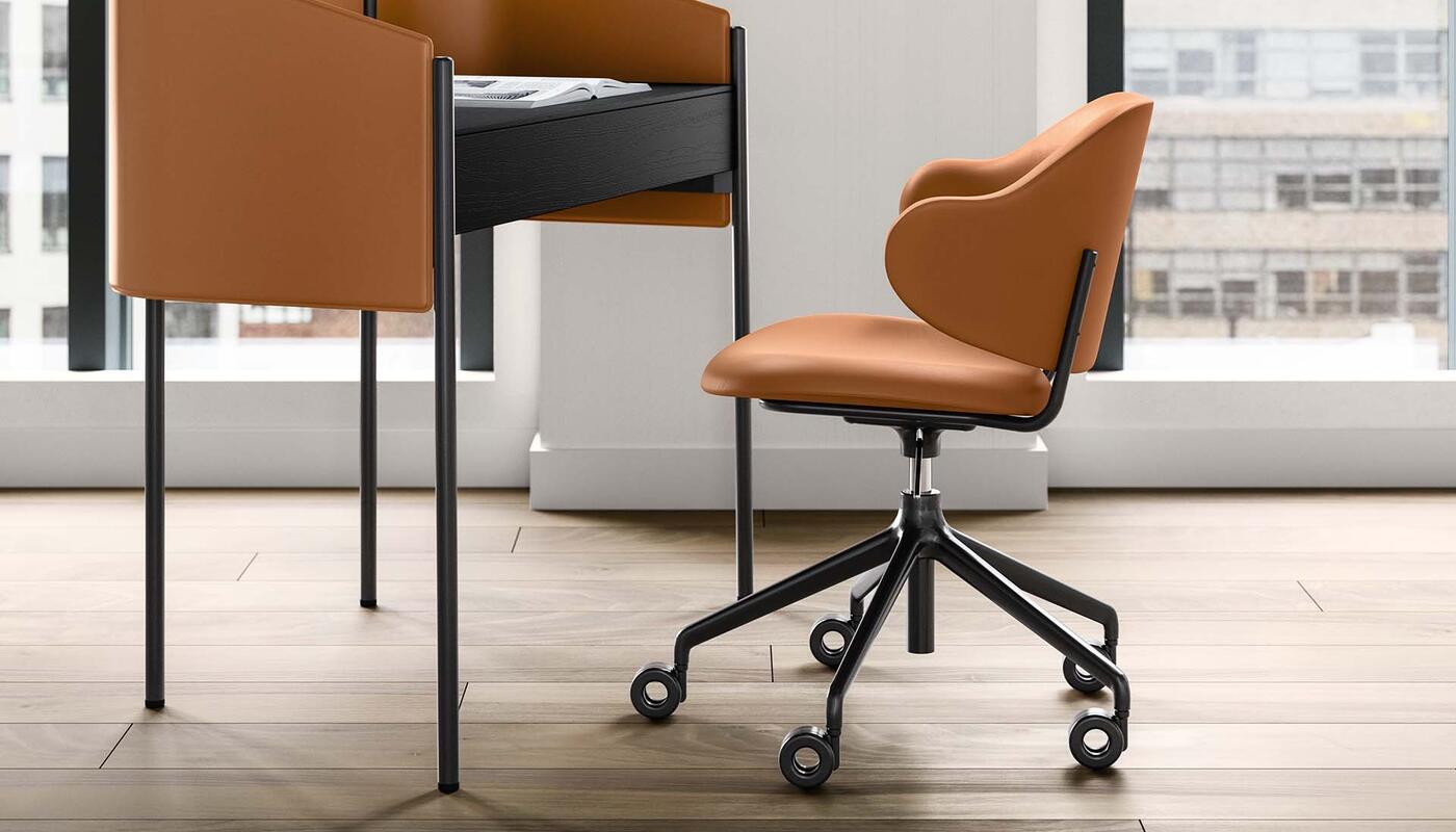Holly: Upholstered height-adjustable chair with wheels