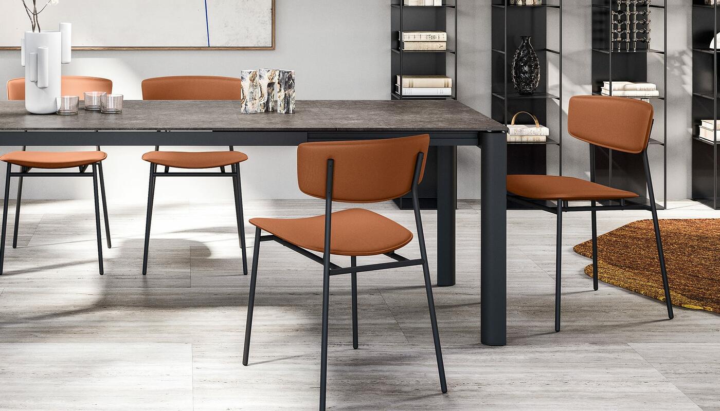 Fifties: Metal chair with upholstered seat and back | Calligaris