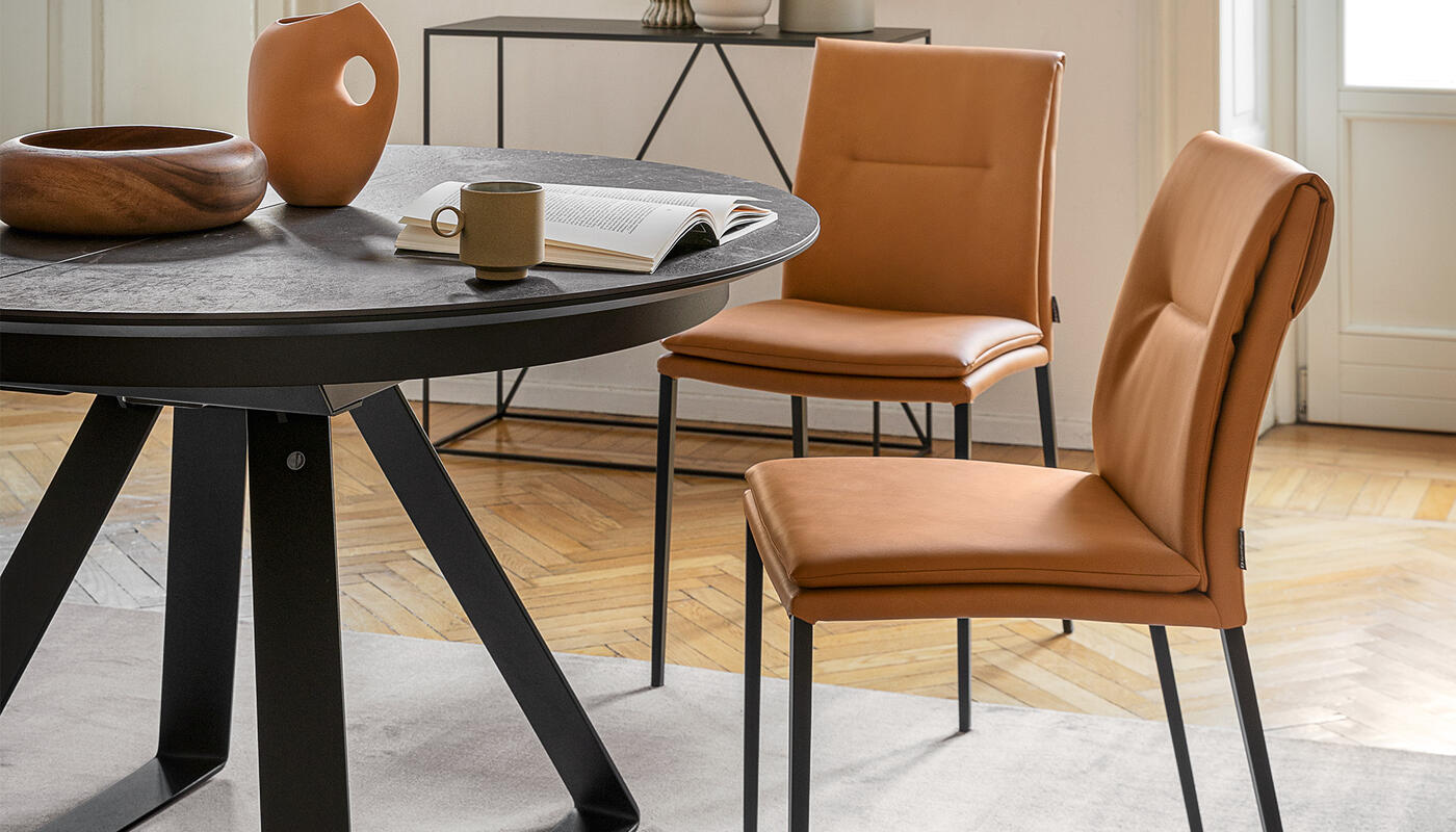 Carmen Large: Upholstered chair with metal frame | Calligaris