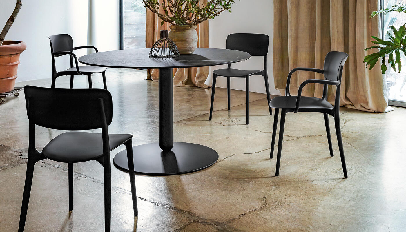 Calligaris / カリガリス LIBERTY Liberty: Stackable plastic armchair for outdoor | Calligaris