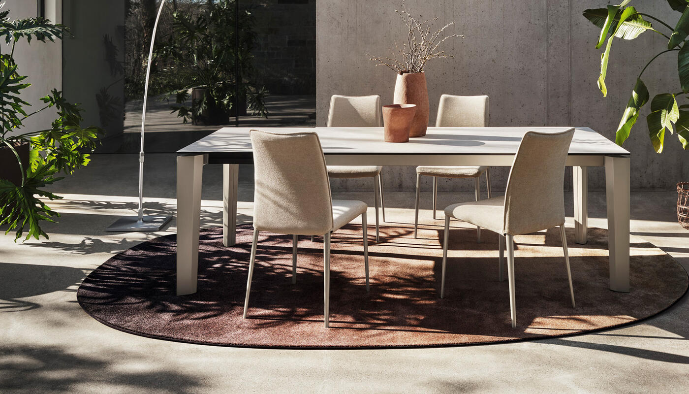 ユキコCalligaris Delta Extending Table Delta: Table with extendable rectangular top and metal legs
