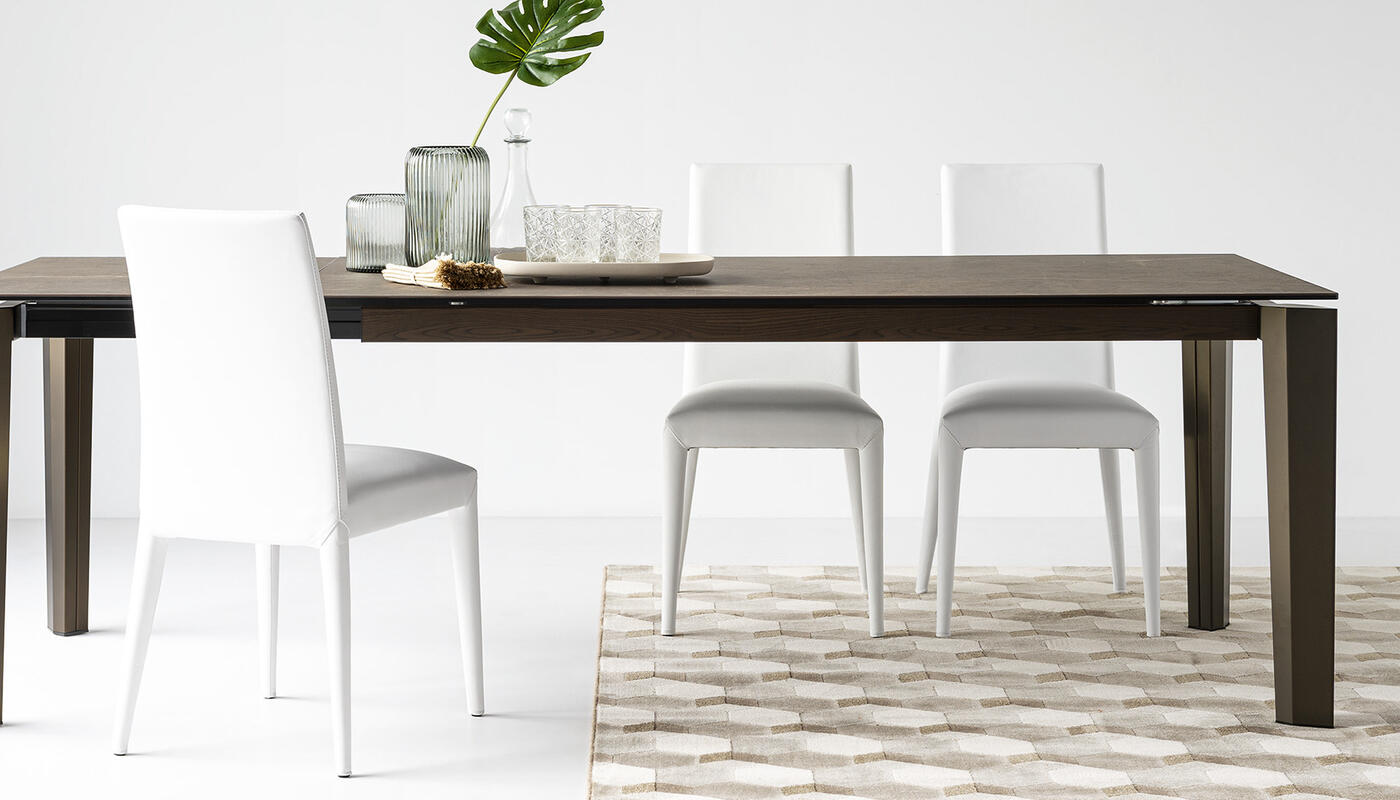 Delta: Table with extendable rectangular top and metal legs