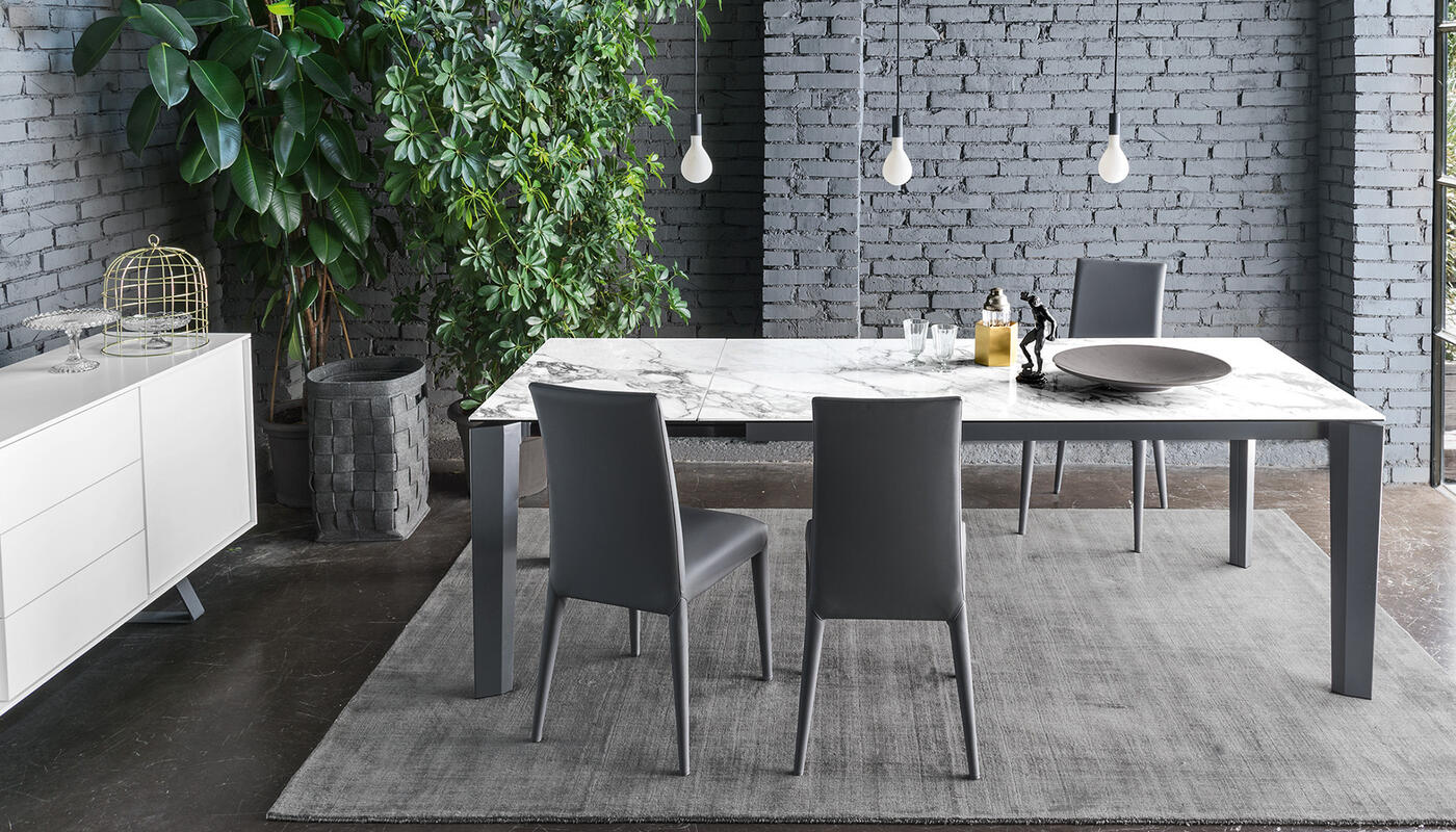 Delta: Table with extendable rectangular top and metal legs