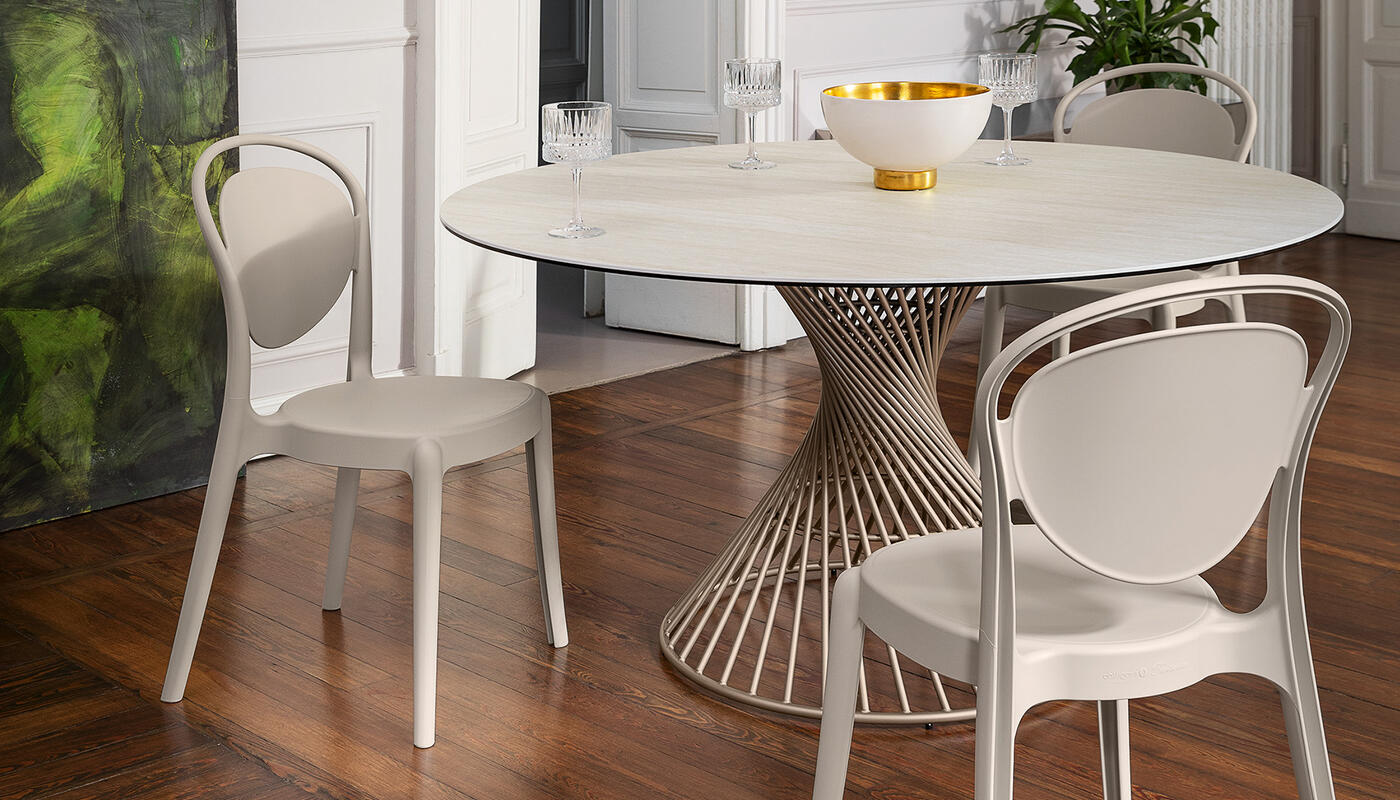 Vortex: Table with round top and central metal base | Calligaris